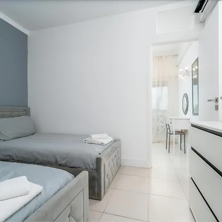 403 - Oura - 2 Bedroom- Sea View Διαμέρισμα *