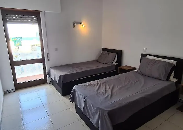 403 - Oura - 2 Bedroom- Sea View アパート