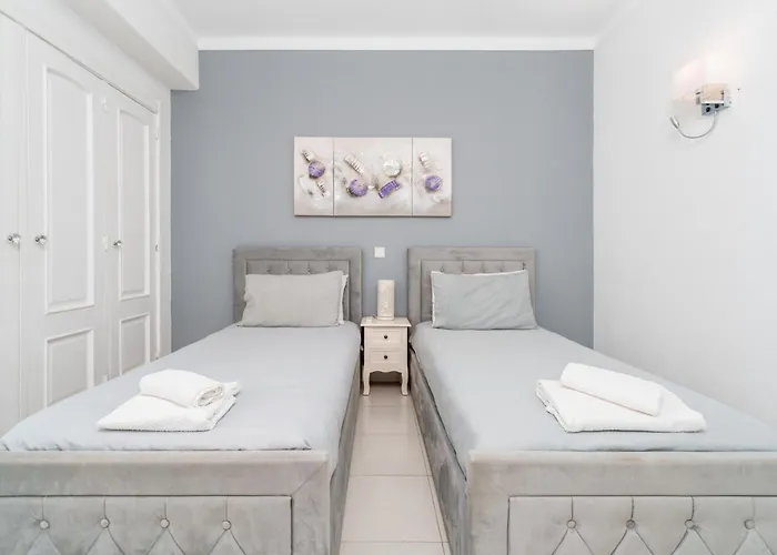 403 - Oura - 2 Bedroom- Sea View アパート *